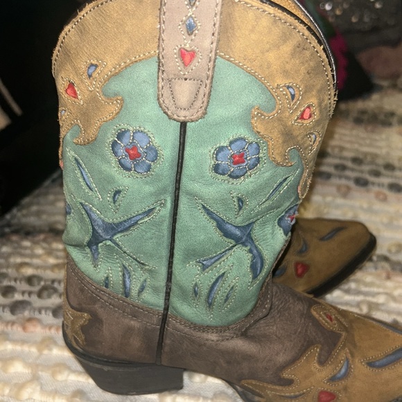Beautiful Cowgirl Boots - Picture 7 of 11